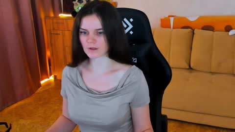 Lora Cain online show from 12/07/24, 01:51