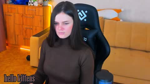 Lora Cain online show from 12/16/24, 03:22