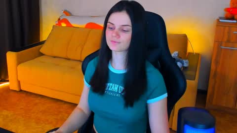 Lora Cain online show from 01/15/25, 01:45