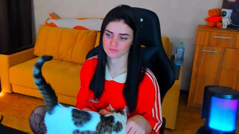 Lora Cain online show from 01/24/25, 03:34