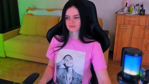 Lora Cain online show from 03/04/25, 02:21