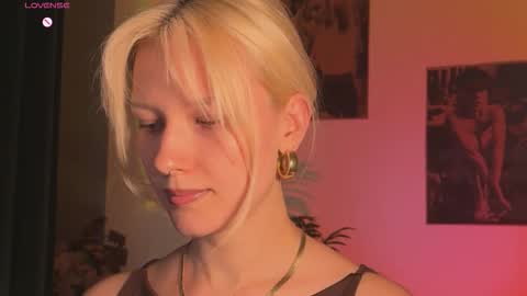 Lora heil online show from 09/13/25, 04:07