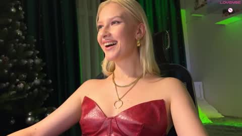 Lora heil online show from 12/19/25, 02:24