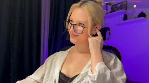 Lora heil online show from 01/15/26, 03:16