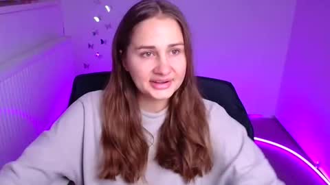 Lora online show from 10/08/25, 06:11