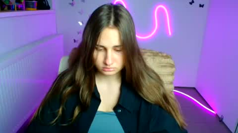 Snapshot of lora_kisses chatting on 06/27/26, 05:23 Lora online show from 06/27/26, 05:23