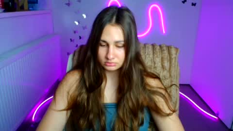 Snapshot of lora_kisses chatting on 07/14/26, 05:45 Lora online show from 07/14/26, 05:45