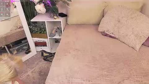 Lora online show from 07/20/26, 10:39