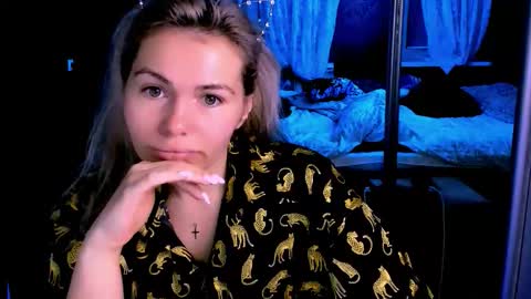 Lora online show from 11/12/25, 02:34