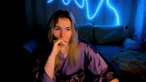 Lora online show from 12/18/25, 03:56