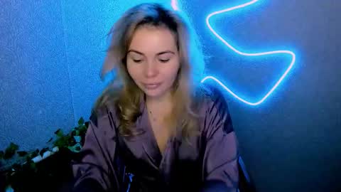 Lora online show from 12/23/25, 03:15