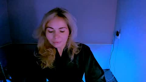 Lora online show from 04/15/26, 02:18