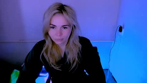 Snapshot of loraboyar chatting on 04/30/26, 02:40 Lora online show from 04/30/26, 02:40