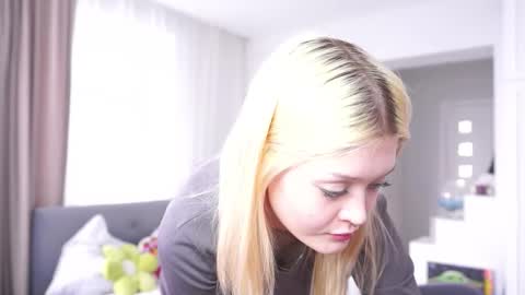 Lora online show from 02/17/26, 07:38