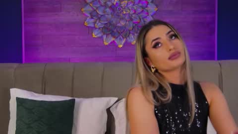 Lora online show from 01/08/26, 08:44