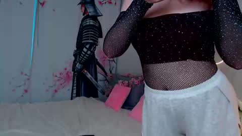 lorafisher online show from 05/09/26, 04:23