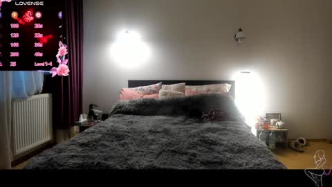 Snapshot of loraflame chatting on 12/03/24, 01:43 Lora online show from 12/03/24, 01:43