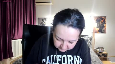 Snapshot of loraflame chatting on 12/31/24, 03:42 Lora online show from 12/31/24, 03:42