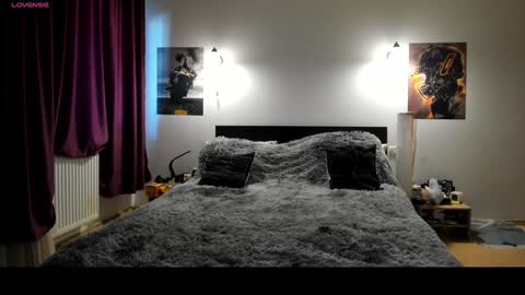 Snapshot of loraflame chatting on 01/05/25, 10:53 Lora online show from 01/05/25, 10:53