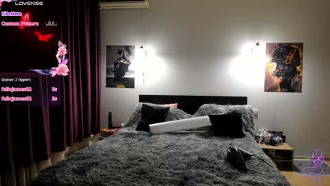 Snapshot of loraflame chatting on 01/09/25, 04:17 Lora online show from 01/09/25, 04:17