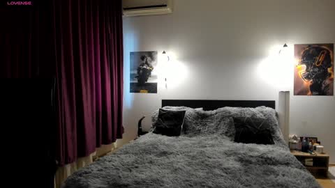 Snapshot of loraflame chatting on 01/12/25, 10:23 Lora online show from 01/12/25, 10:23