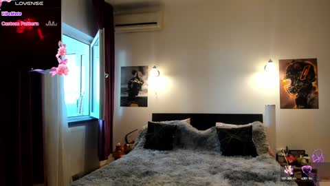 Snapshot of loraflame chatting on 01/14/25, 12:14 Lora online show from 01/14/25, 12:14