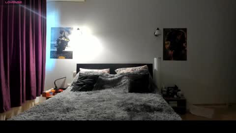 Snapshot of loraflame chatting on 01/23/25, 10:43 Lora online show from 01/23/25, 10:43