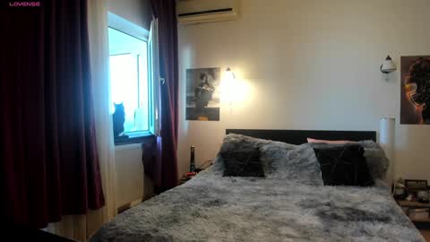 Snapshot of loraflame chatting on 01/27/25, 11:22 Lora online show from 01/27/25, 11:22