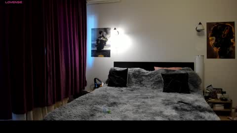 Snapshot of loraflame chatting on 01/28/25, 11:17 Lora online show from 01/28/25, 11:17