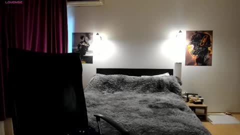 Snapshot of loraflame chatting on 02/18/25, 11:55 Lora online show from 02/18/25, 11:55