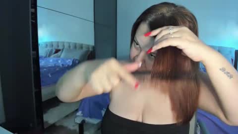 Snapshot of loraflame chatting on 10/11/25, 09:19 Lora online show from 10/11/25, 09:19