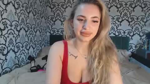 Queen LoraSinClare online show from 11/11/25, 09:09