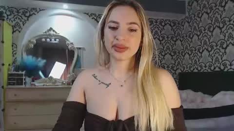 Queen LoraSinClare online show from 02/16/26, 08:43