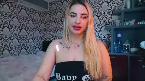 Queen LoraSinClare online show from 04/15/26, 07:04