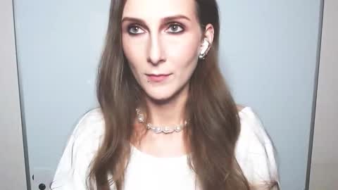 Lora  online show from 04/14/26, 09:21