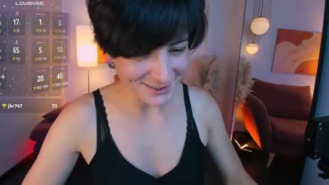 Loren online show from 10/15/25, 02:39