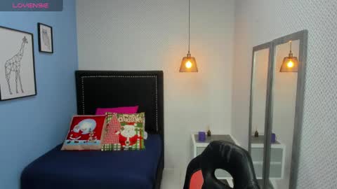 Snapshot of lorenadavies chatting on 12/30/24, 12:20 lorenadavies online show from 12/30/24, 12:20