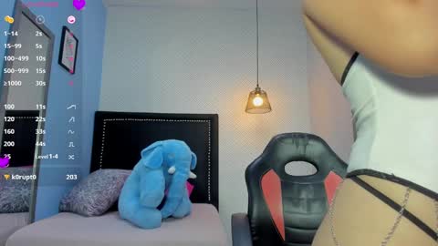 Snapshot of lorenadavies chatting on 02/21/25, 12:39 lorenadavies online show from 02/21/25, 12:39