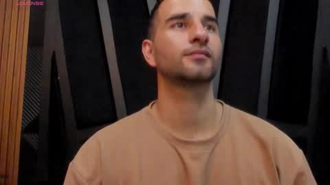  L O R E N Z O  Thumbs Up help  online show from 11/10/25, 05:12