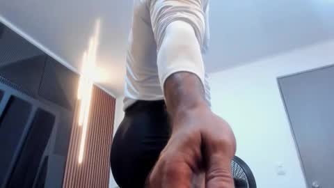  L O R E N Z O  Thumbs Up help  online show from 11/24/25, 06:40