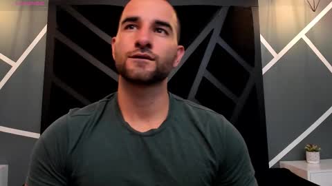  L O R E N Z O  Thumbs Up help  online show from 12/19/25, 04:03