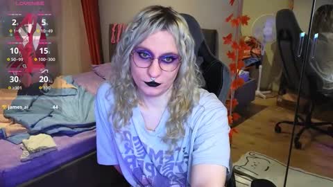 Lori -----------------------------------    online show from 11/13/25, 01:43