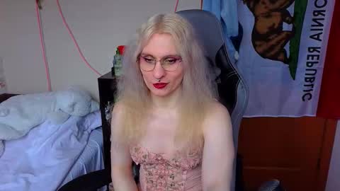 Lori -----------------------------------    online show from 03/19/26, 01:59