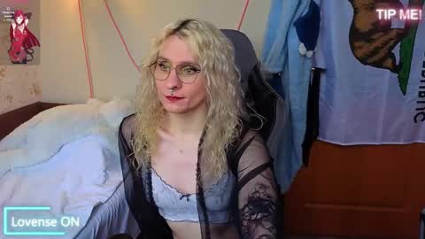 Lori -----------------------------------    online show from 04/25/26, 01:14