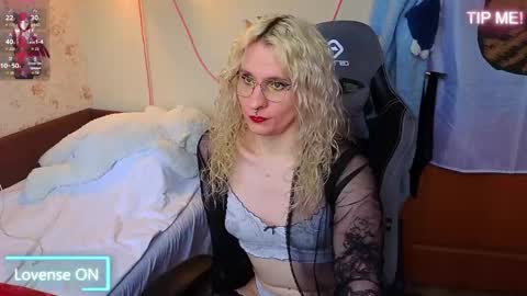 Lori -----------------------------------    online show from 04/25/26, 01:52