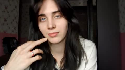 Kira online show from 11/12/25, 04:18