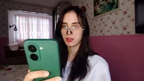 Kira online show from 12/01/25, 07:24