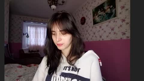 Kira online show from 12/04/25, 07:17