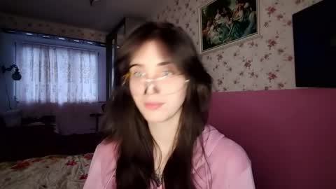 Kira online show from 12/05/25, 07:17