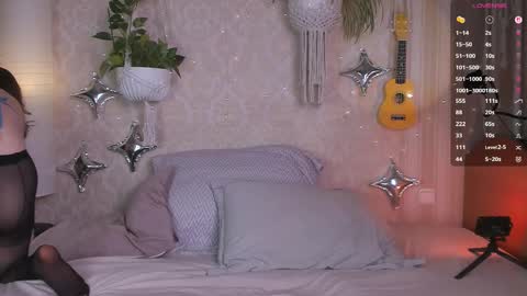 Lorna online show from 11/12/25, 10:09